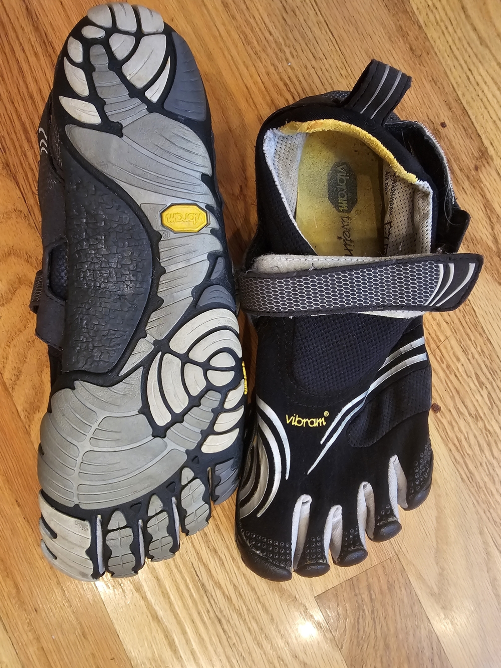 Vibram FiveFingers Minimalist Toe Shoes in Black and Gray